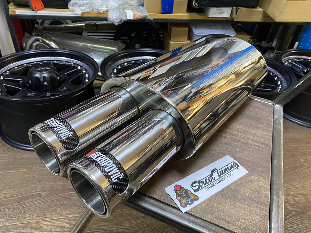 картинка Прямоточная банка Akrapovic, с двойным выходом. от магазина  StreetTuning