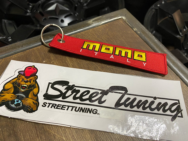 картинка Брелок для Ключей MOMO - тканевый магазин  StreetTuning 