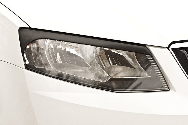 картинка Skoda Octavia A7 2014-2017 (III дорестайлинг) Накладки на передние фары(реснички) компл.-2 шт. магазин  StreetTuning 