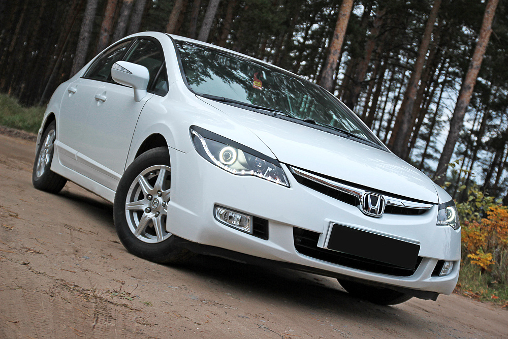 картинка Honda Civic (седан) 2006—2009 Накладки на передние фары (реснички) компл.-2 шт. от магазина  StreetTuning
