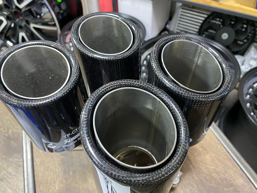 картинка Насадки на глушитель Akrapovic Style двойные комплект- 2 шт 63х89 мм от магазина  StreetTuning