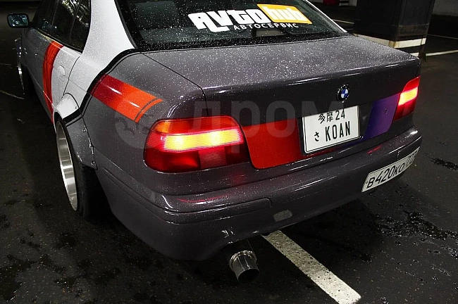 картинка Задний бампер "м" для BMW 5 E39 съемные молдинги магазин  StreetTuning 
