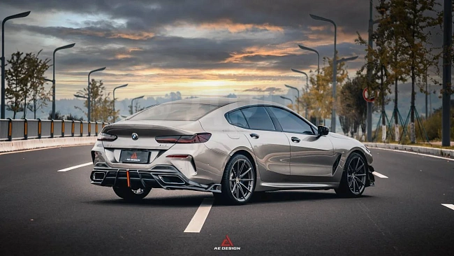 картинка Сплиттера накладки на пороги для BMW 8 Series магазин  StreetTuning 