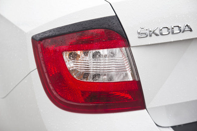 картинка Skoda Rapid 2012-2016 Накладки на задние фонари (реснички) магазин  StreetTuning 