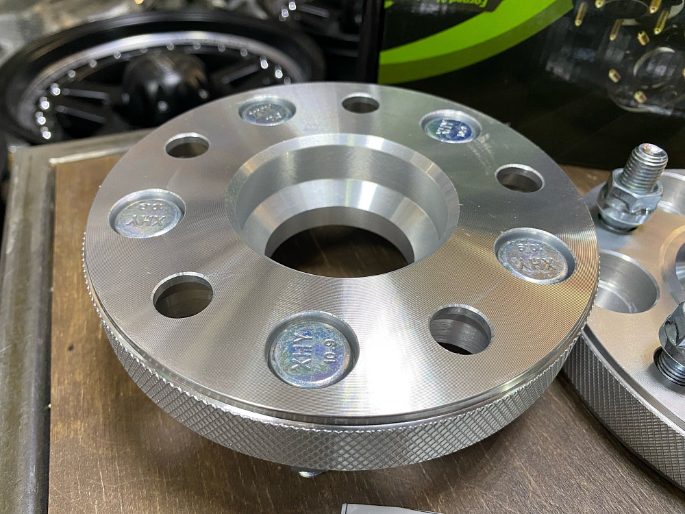 картинка Проставка Starleks 25 мм 5x114.3 цо 67.1 шпилечная M12x1,5 от магазина  StreetTuning