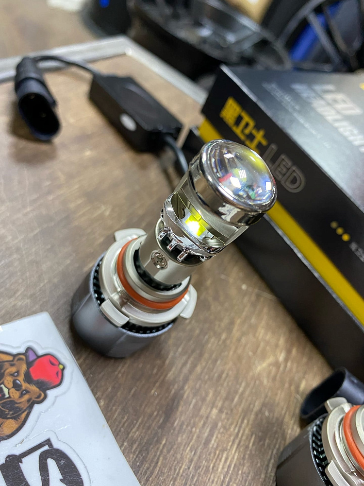 картинка Мини Bi-Led лампы Sanvi - HB4 5500к, комплект 2 шт от магазина  StreetTuning