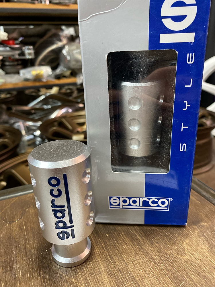 картинка Ручка КПП Sparco Style серебристая "Универсальная" от магазина  StreetTuning