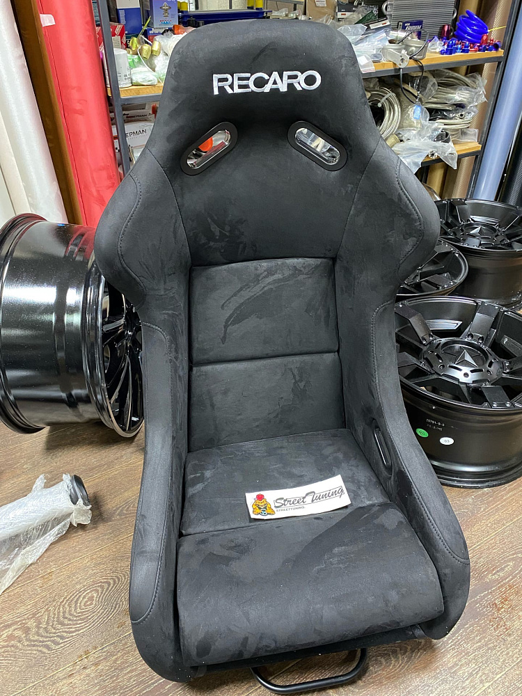 картинка Сиденье спортивное "Ковш" Recaro Rac большой размер, черное замшевое. от магазина  StreetTuning