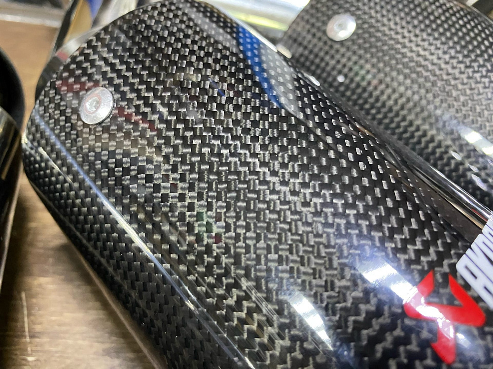 картинка Насадки на глушитель Akrapovic Style двойные комплект- 2 шт 63х89 мм от магазина  StreetTuning