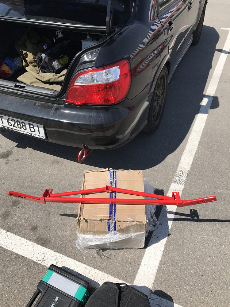 картинка Распорка в багажник со стороны фонарей для Subaru Impreza WRX STI GD 2000-2007 год от магазина  StreetTuning