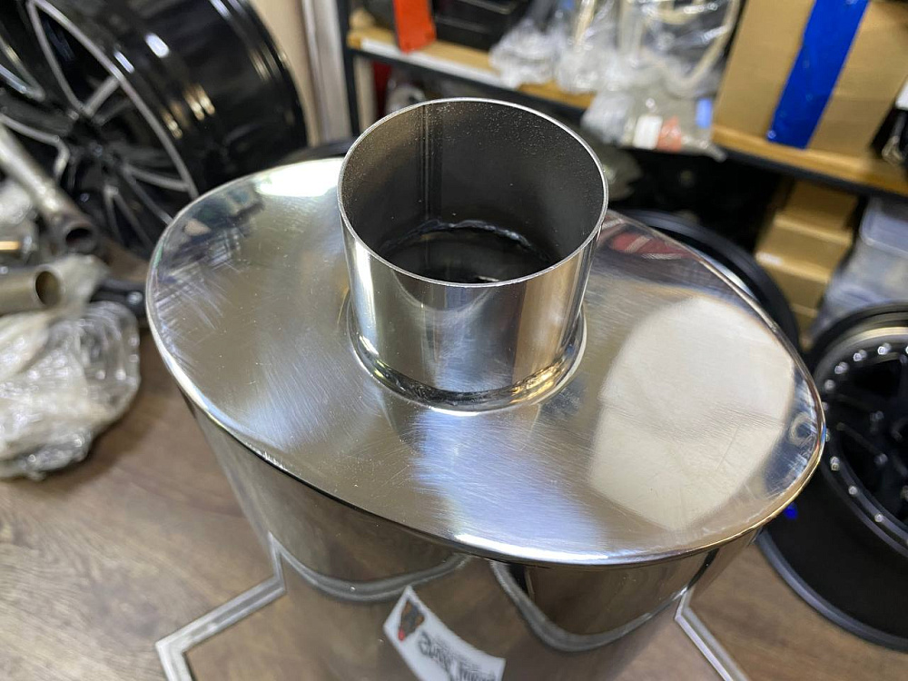 картинка Прямоточная банка Akrapovic, с двойным выходом. от магазина  StreetTuning