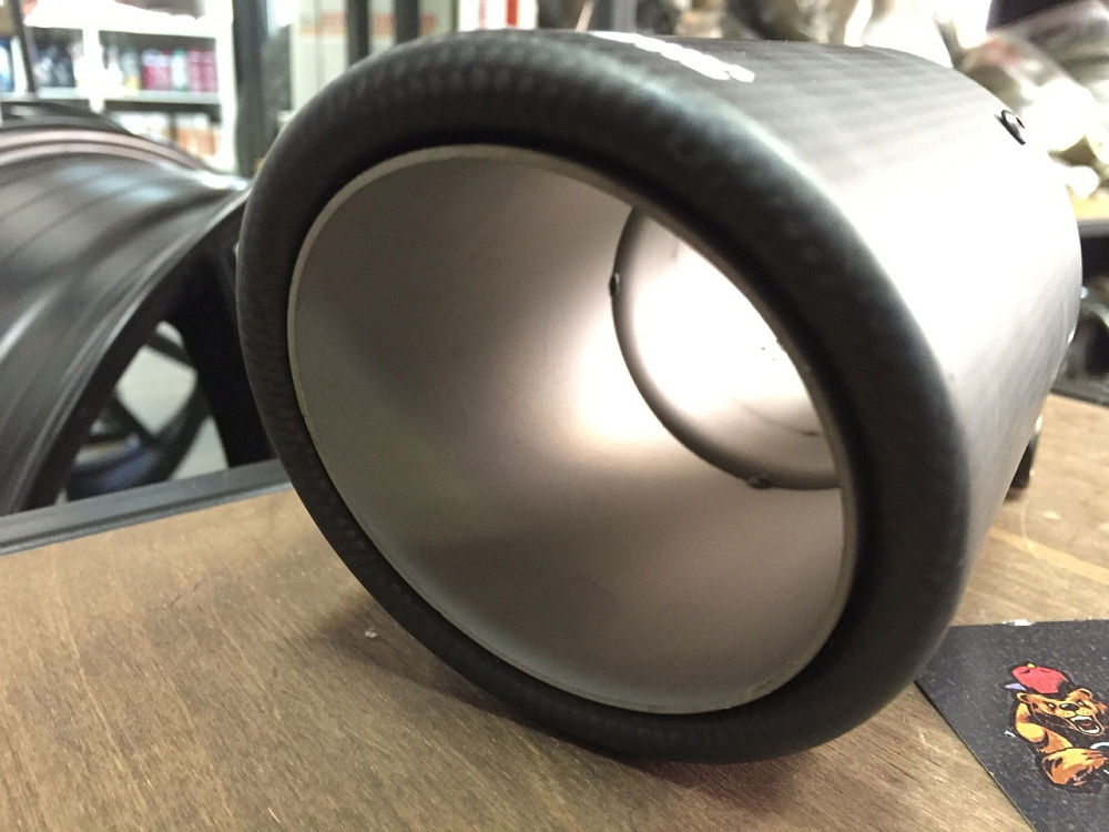 картинка Насадка на глушитель универсальная Akrapovic style 63 - 89 #2 от магазина  StreetTuning