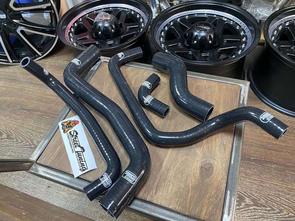 картинка Патрубки системы охлаждения и радиатора Toyota Levin 101 / 111 4a-7aFE, черные от магазина  StreetTuning
