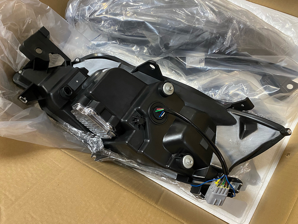 картинка Передние светодиодные фары VLAND для Subaru WRX 2015-2020(STI 2015-17) от магазина  StreetTuning