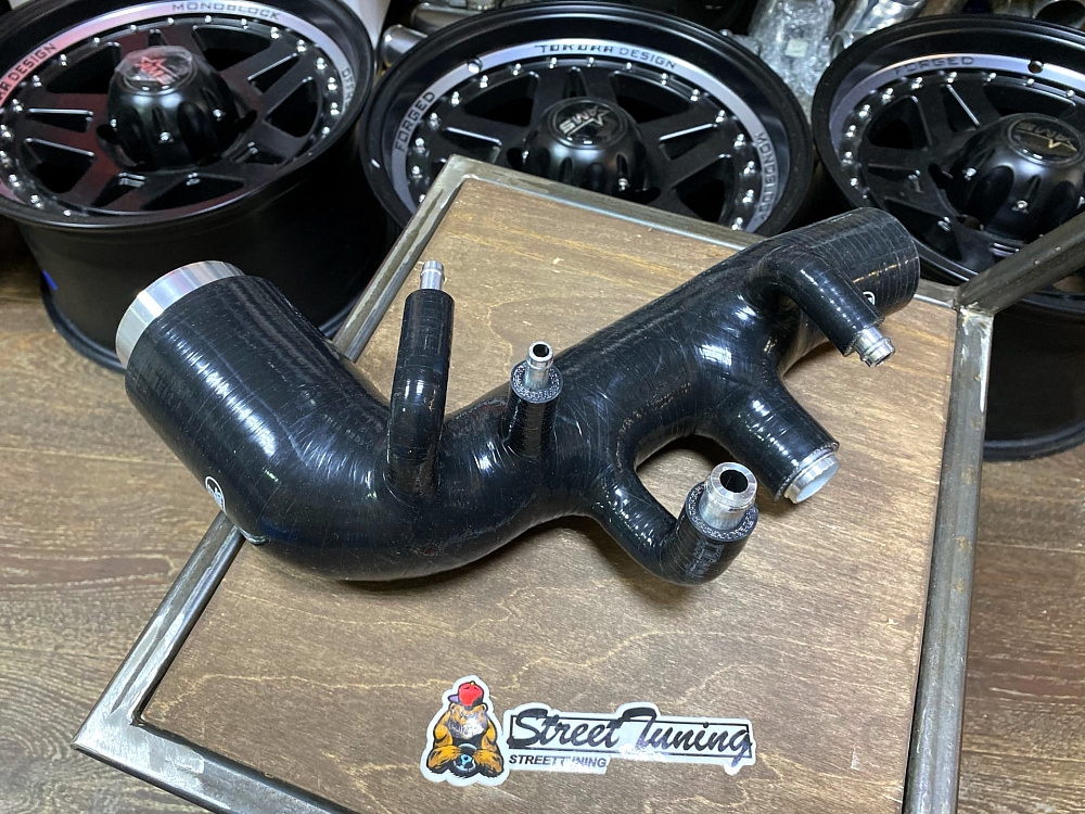 картинка Патрубок турбины Samco Sport для Subaru Impreza GD 7-8 vers черный от магазина  StreetTuning