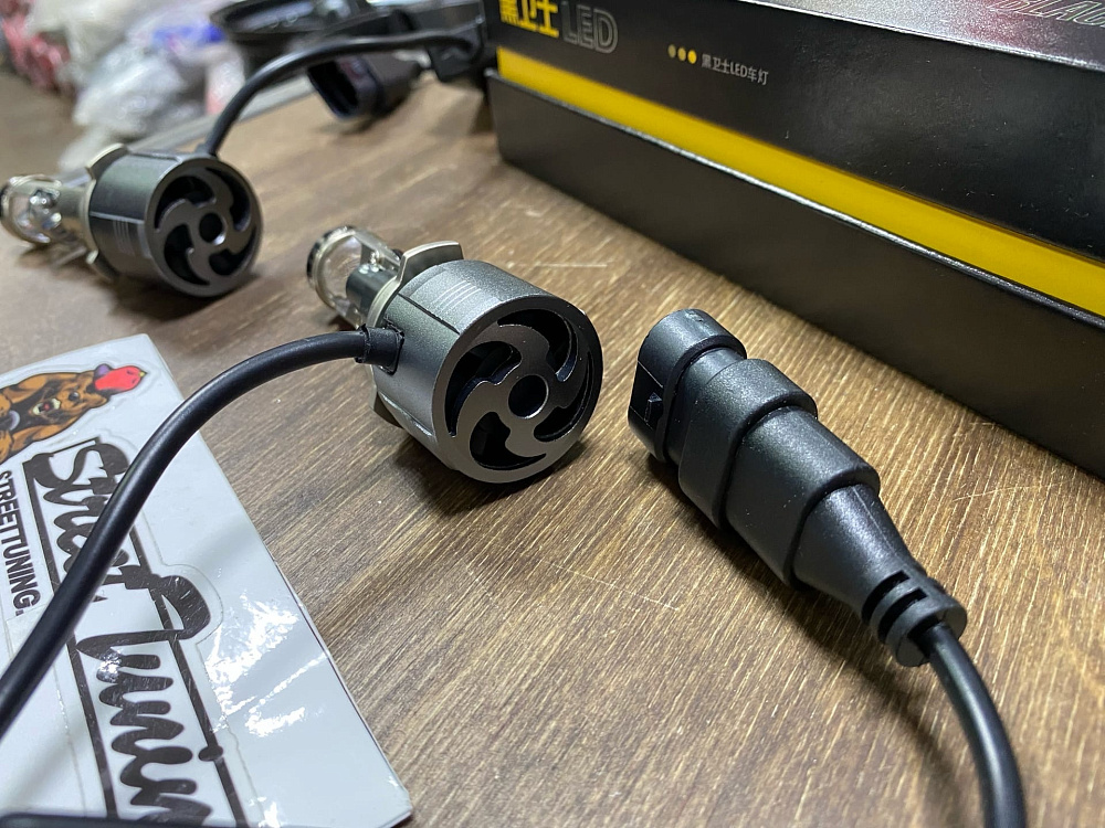картинка Мини Bi-Led лампы Sanvi - HB4 5500к, комплект 2 шт от магазина  StreetTuning