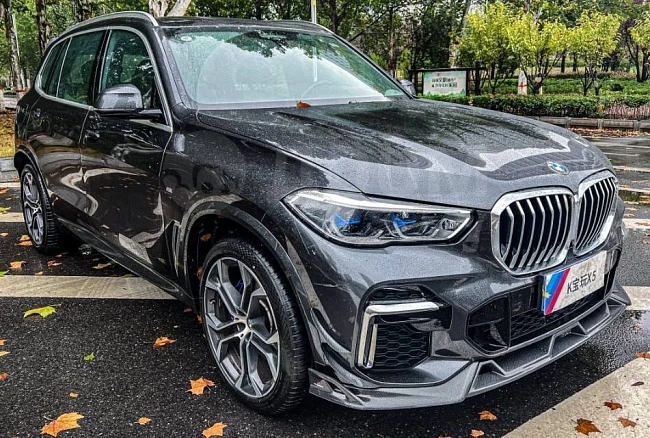 картинка Сплиттер (губа) на передний бампер для BMW X5 G05 M50i , карбон глянец магазин  StreetTuning 