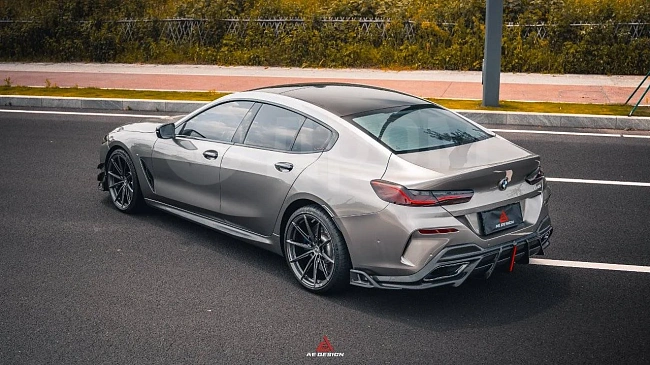 картинка Сплиттера накладки на пороги для BMW 8 Series магазин  StreetTuning 