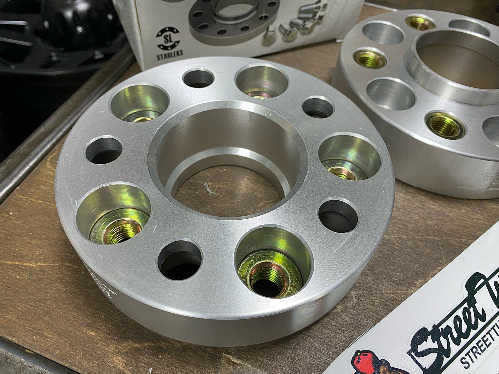 картинка Проставка Starleks 35 мм 5x112, FUT14x1.5 цо 66,6 Silver от магазина  StreetTuning