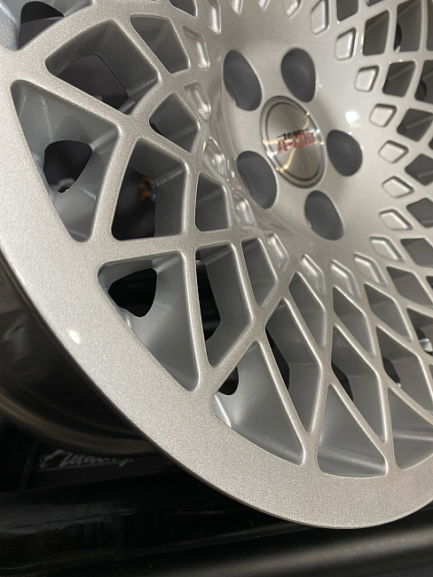 картинка Новые диски STUTTGART STX R15 J8 ET25 5X100, Silver магазин  StreetTuning 